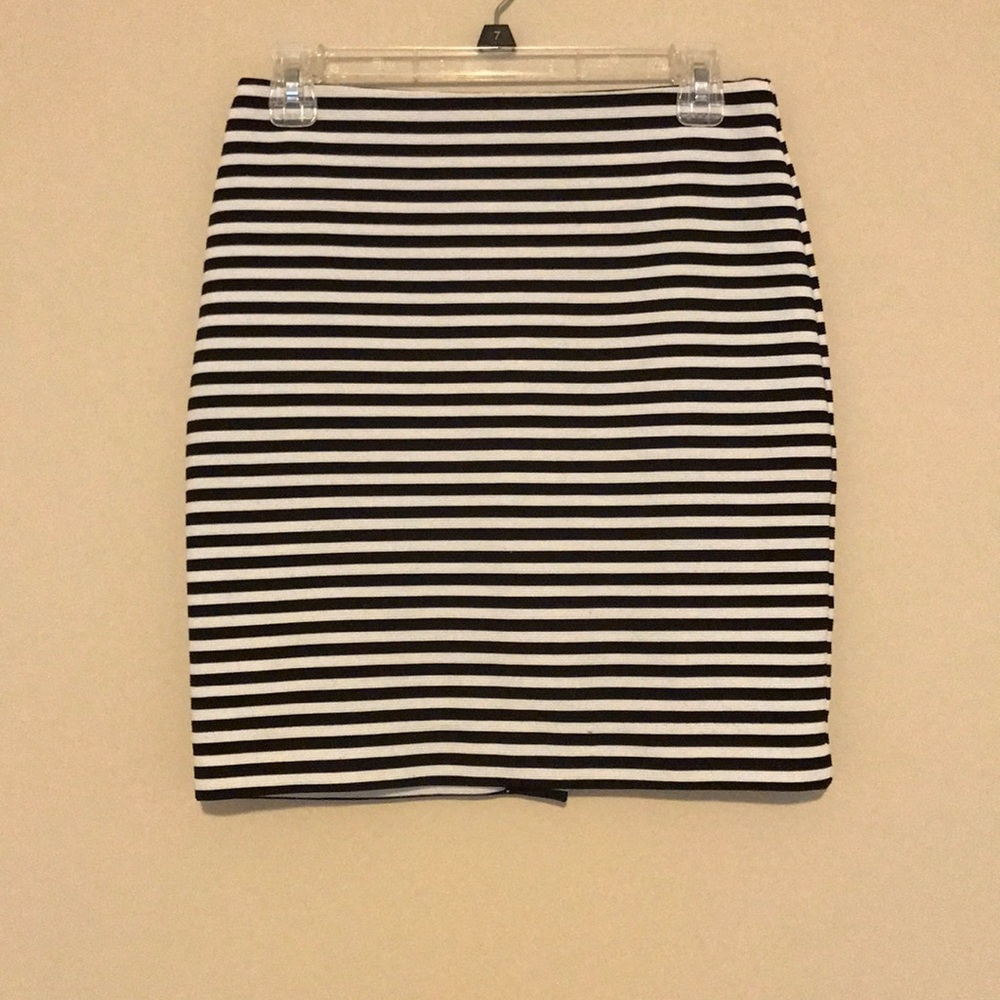 Stripped pencil skirt